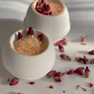 Хочу делать вот такие бомбочки и другие варианты, форма для бомбочек одна стоит полторы тысячи. Мне нужно хотя бы несколько. Скоро 8 марта, мне хватит и десяти тысяч чтобы начать, но просто реально не где взять.