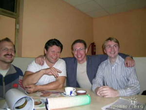 Две женщины живут на улице и нуждаются в одежде - i (2).jpeg